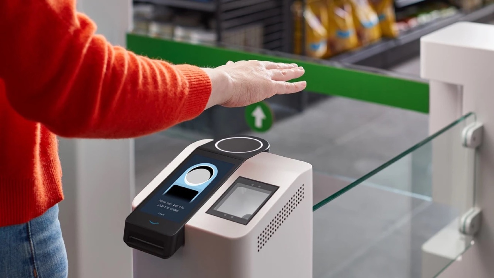 Imagen de una persona agitando la mano sobre el escáner de pago de Amazon One