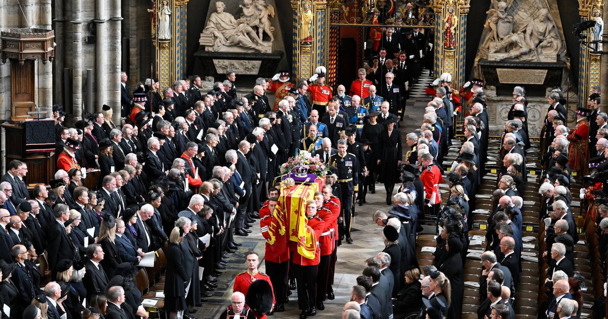 ¿Creías que no habría drama en el funeral de la reina?