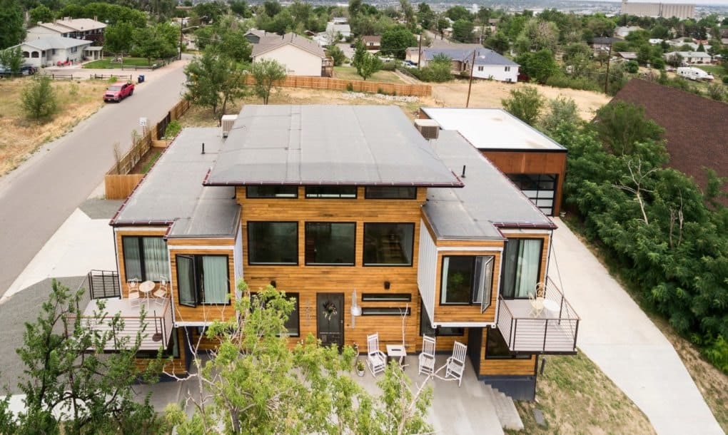 Bombero de Denver usa 9 contenedores de envío para construir una impresionante casa unifamiliar