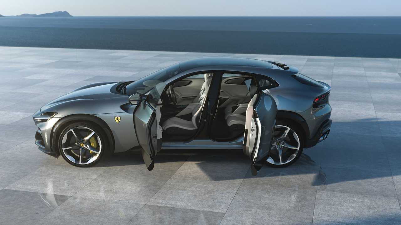 Puertas abiertas del perfil lateral exterior del Ferrari Purosangue 2024