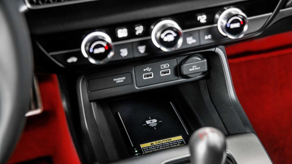 El exjefe de diseño de Apple cree que los botones deberían volver a los interiores de los automóviles