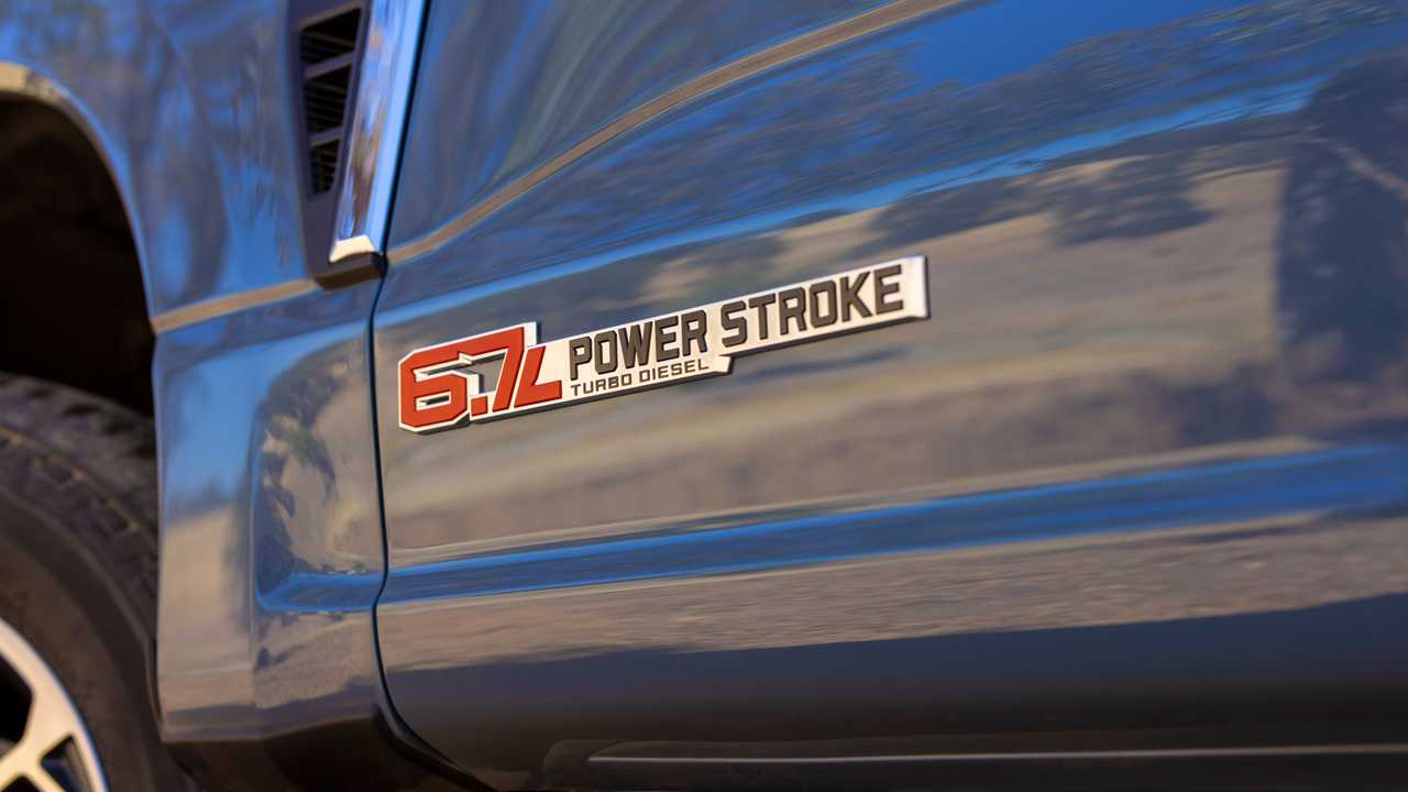La Ford F-Series Super Duty 2023 estrena V8 estándar de 6.8 litros, nueva tecnología de remolque