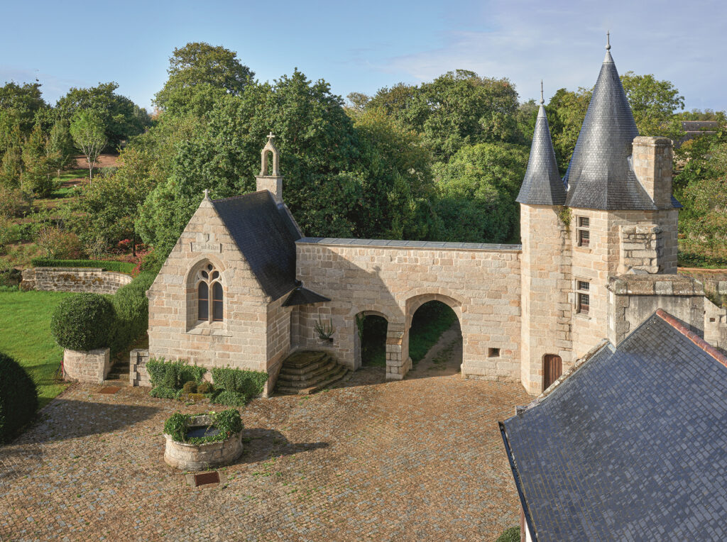 Las tres casas de la semana: de un castillo del siglo XV en Francia por 25 millones de euros a una casa gallega en la ría por 3,7 millones de euros