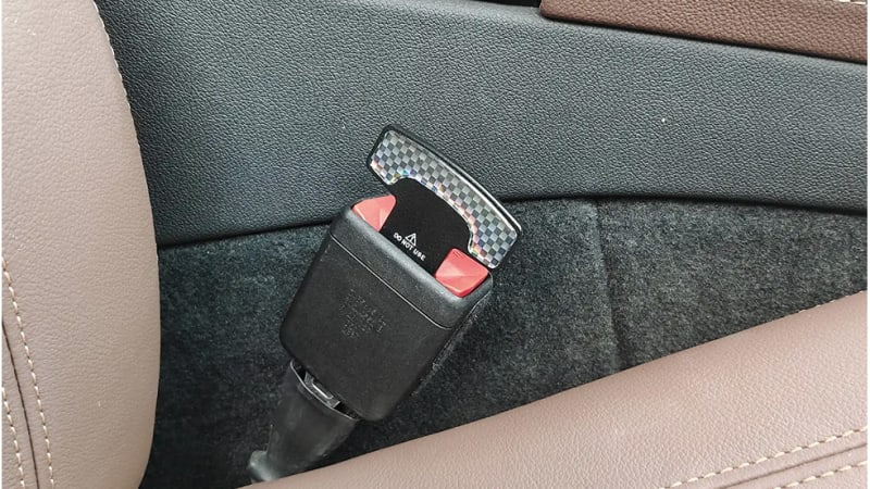 ¿Por qué diablos Amazon vende bloqueadores de alarmas de cinturones de seguridad?