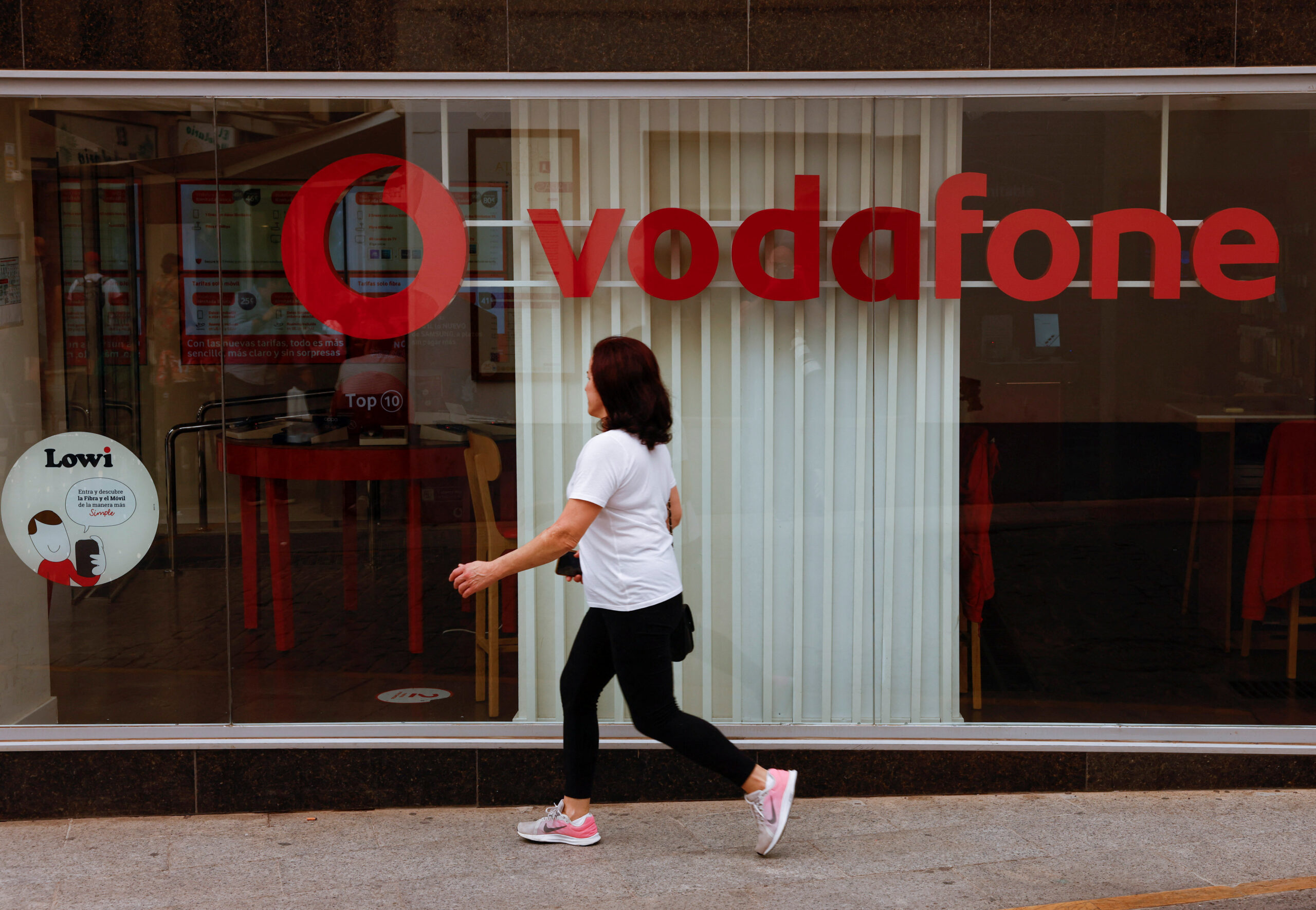 Vodafone confirma negociaciones con Hutchison para fusionar su negocio en Reino Unido