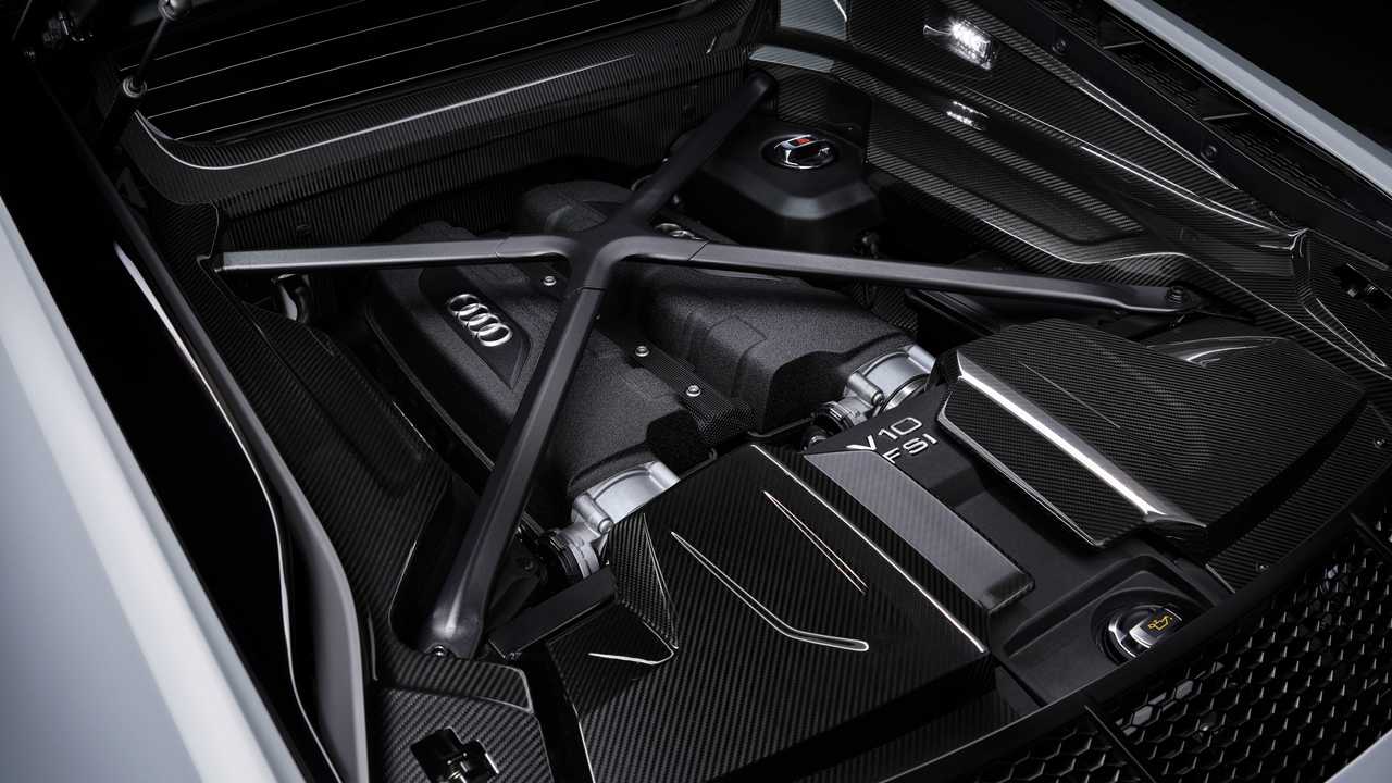 Interior del Audi R8 V10 GT 2023 con tracción trasera