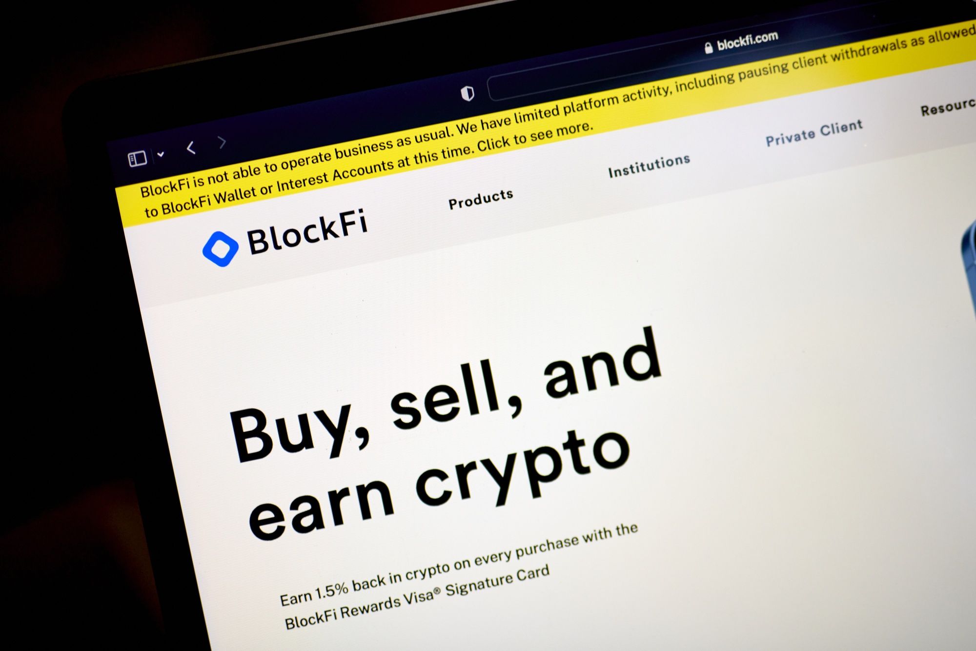 La firma de criptomonedas BlockFi está suspendiendo los pagos arrastrados por la caída de FTX