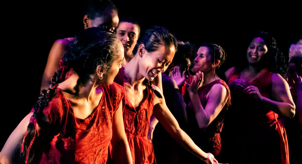 Regreso a las raíces del sonido y el movimiento comunitario: Encuentro de mujeres de ANIKAYA Dance Theatre
