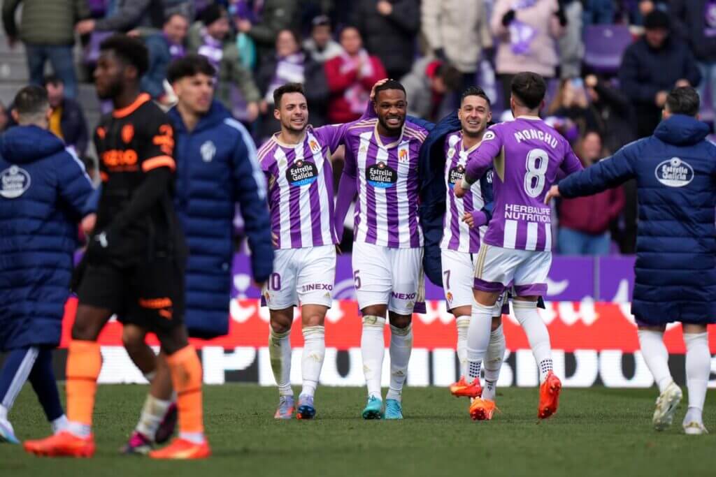Cyle Larin marcó el último gol del Real Valladolid ante el Valencia en su debut en LaLiga