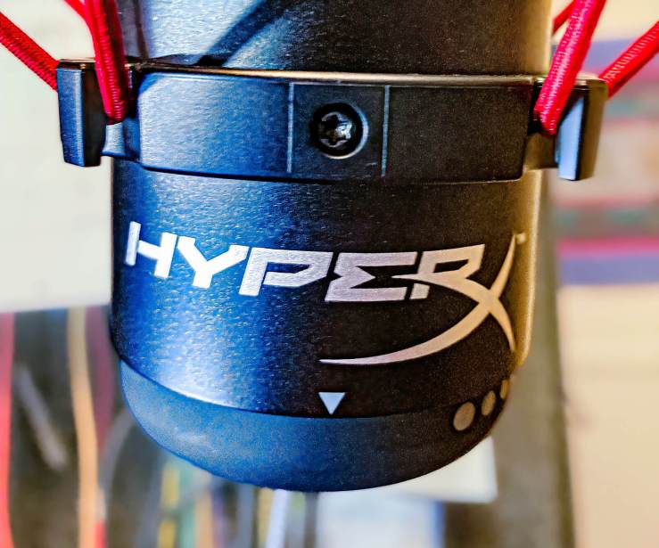 Micrófono USB HyperX Quadcast - control de volumen