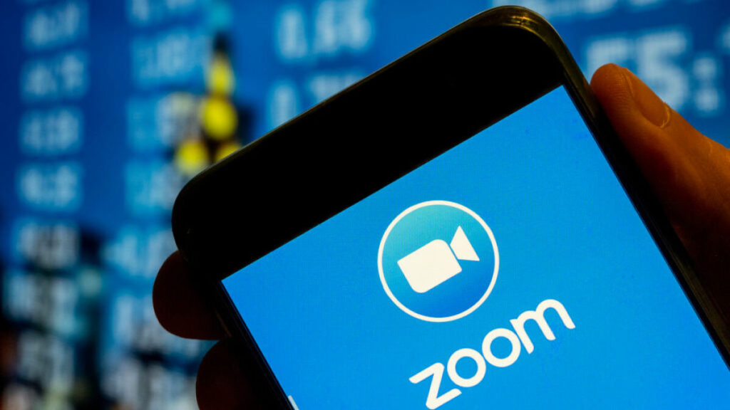Zoom despide a 1,300 empleados, el CEO acepta un recorte salarial del 98 por ciento