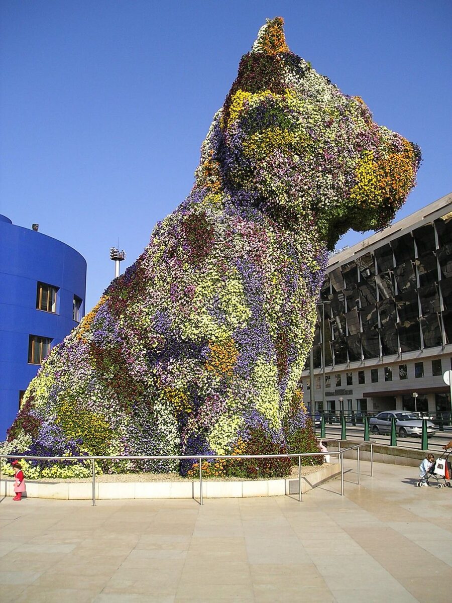 El artista Jeff Koons, conocido entre los amantes de los perros por sus esculturas de perros con globos. 